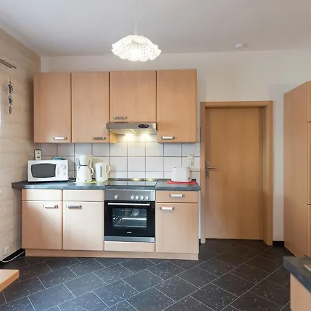 דירה Cozy Base With Garden *