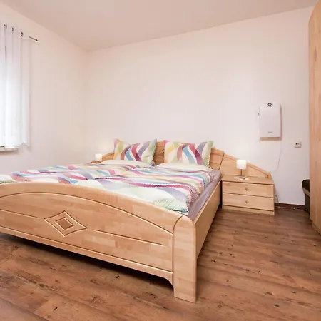 Cozy Base With Garden Breitenbrunn (Saxony)