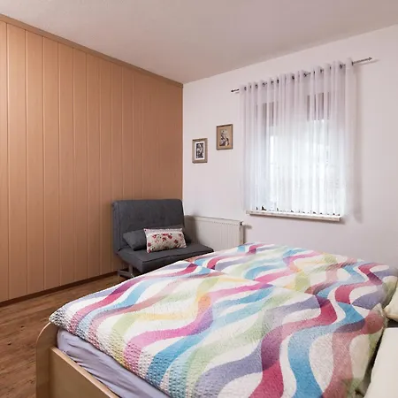 דירה Cozy Base With Garden *